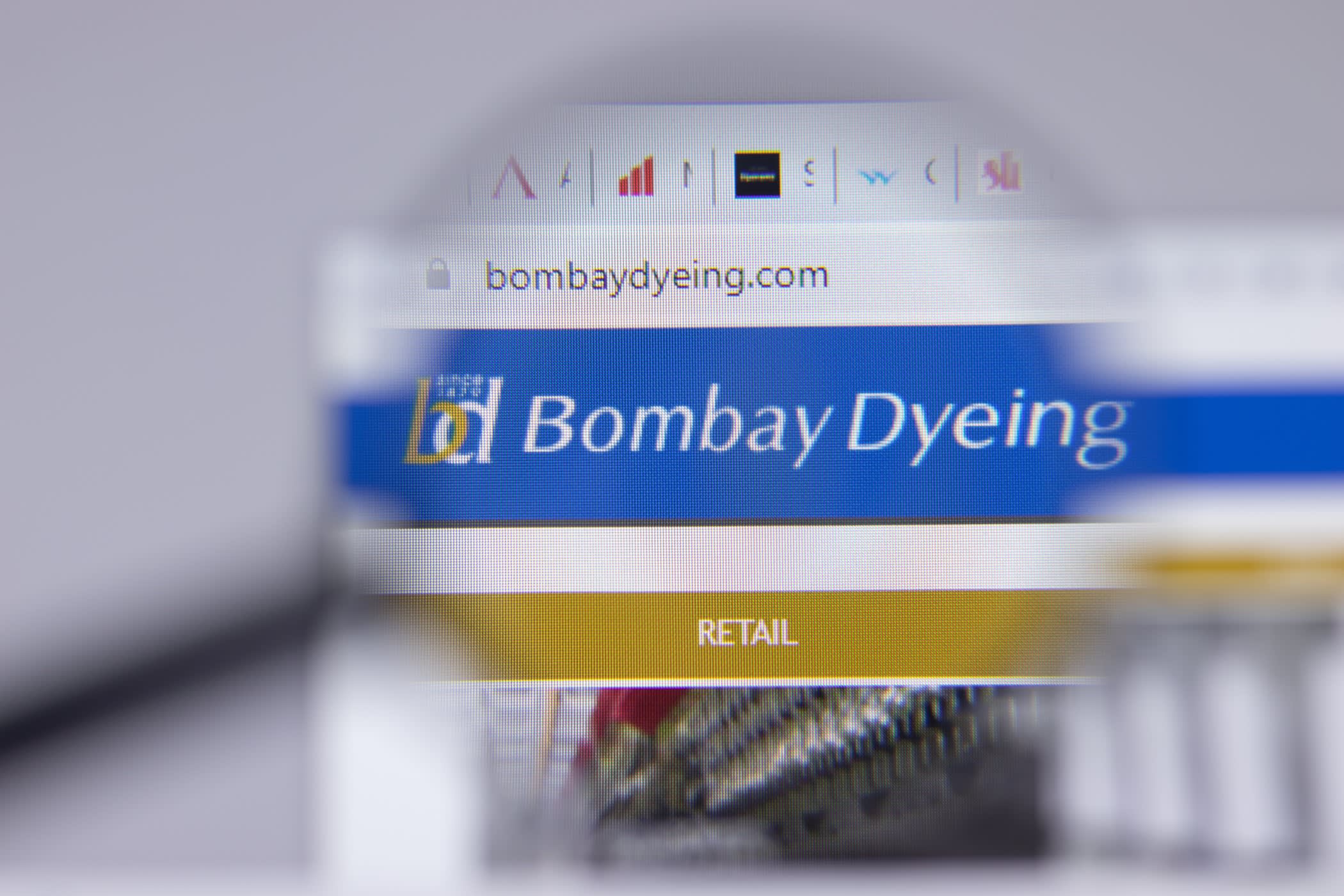 Where Can I buy Bombay Dyeing Bedsheets at Wholesale Prices?