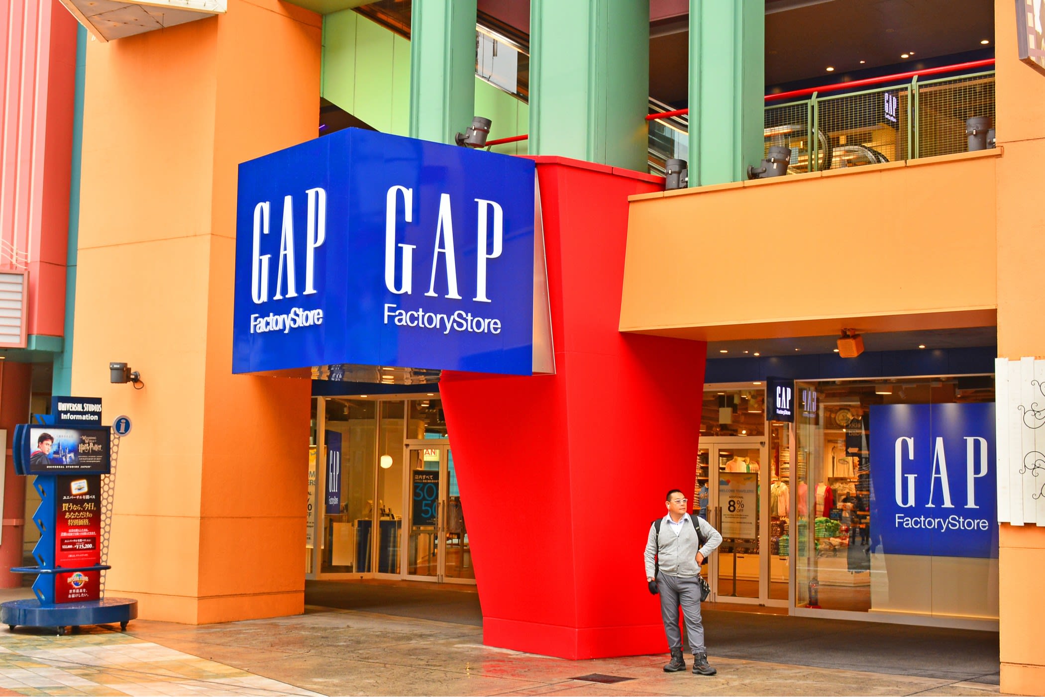 Gap Inc. Transforms Store Wi-Fi Case Study