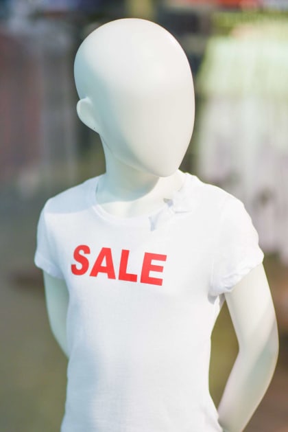 5 Tips for Dressing a Clothing Mannequin to Increase Sales